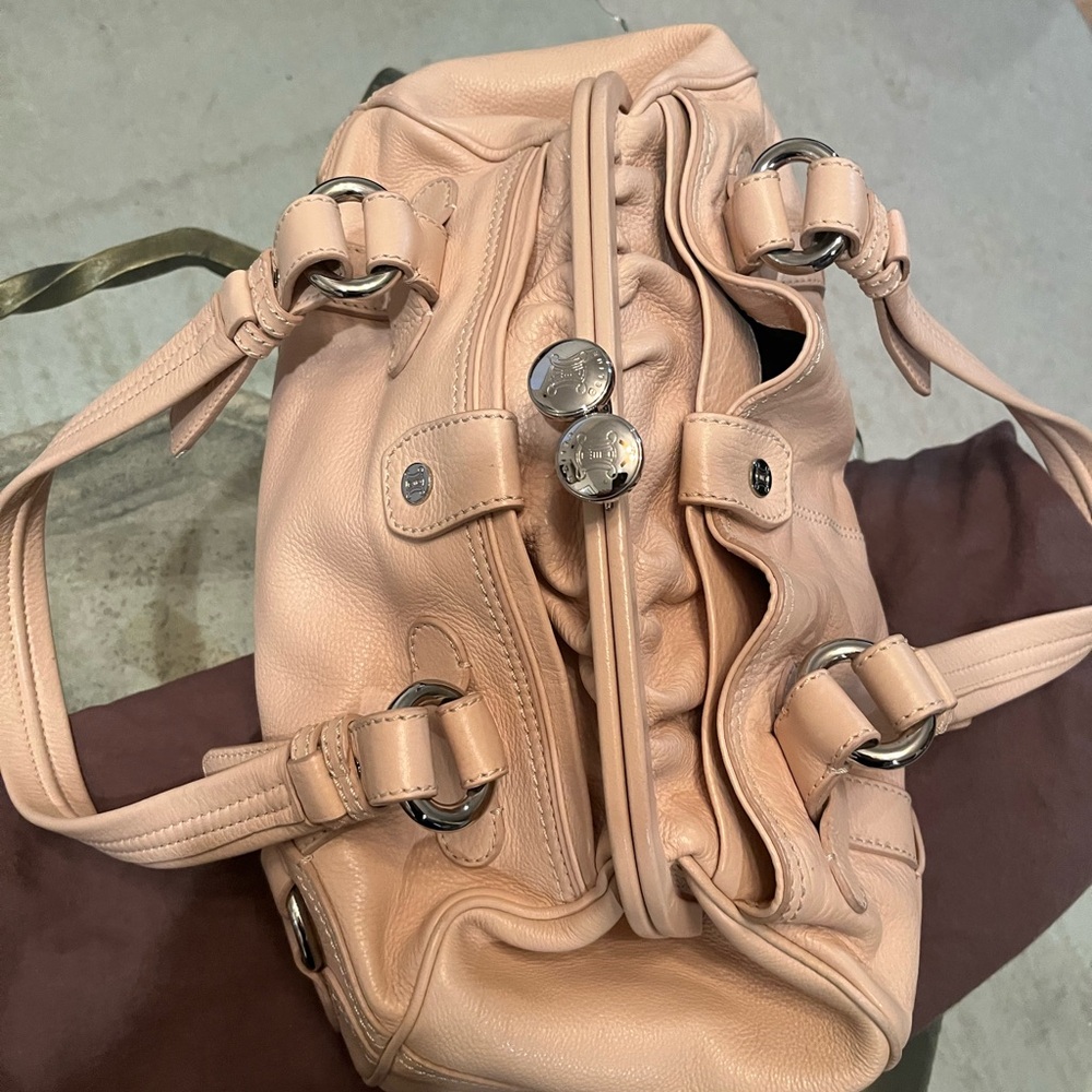 Rare Celine leather handbag with kiss-lock. Hard to find .with a COA & dustbag - Picture 2 of 13
